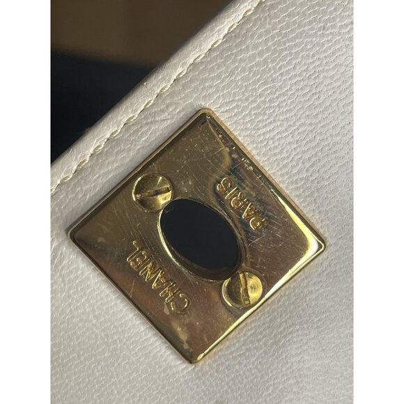 Chanel: RARE 1994 White Envelope Camera Vintage Chanel Quilted Lambskin Leather - Picture 16 of 16